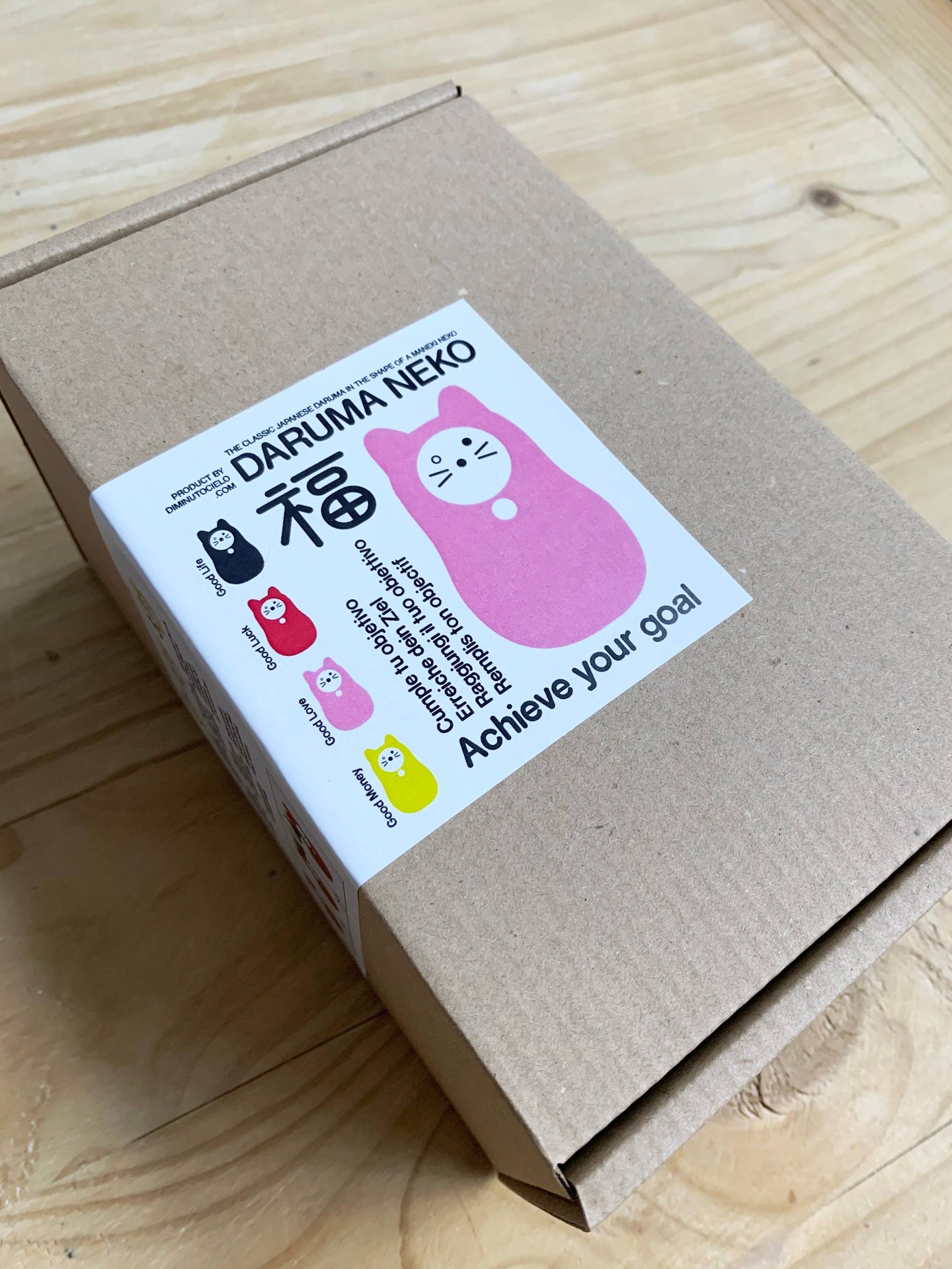 Rosa Daruma-Katze „Liebe“