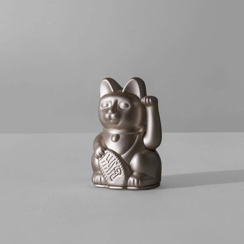 Mise en situation : Mini Chat Chanceux Clair de Lune "Moonlight" – Donkey Products