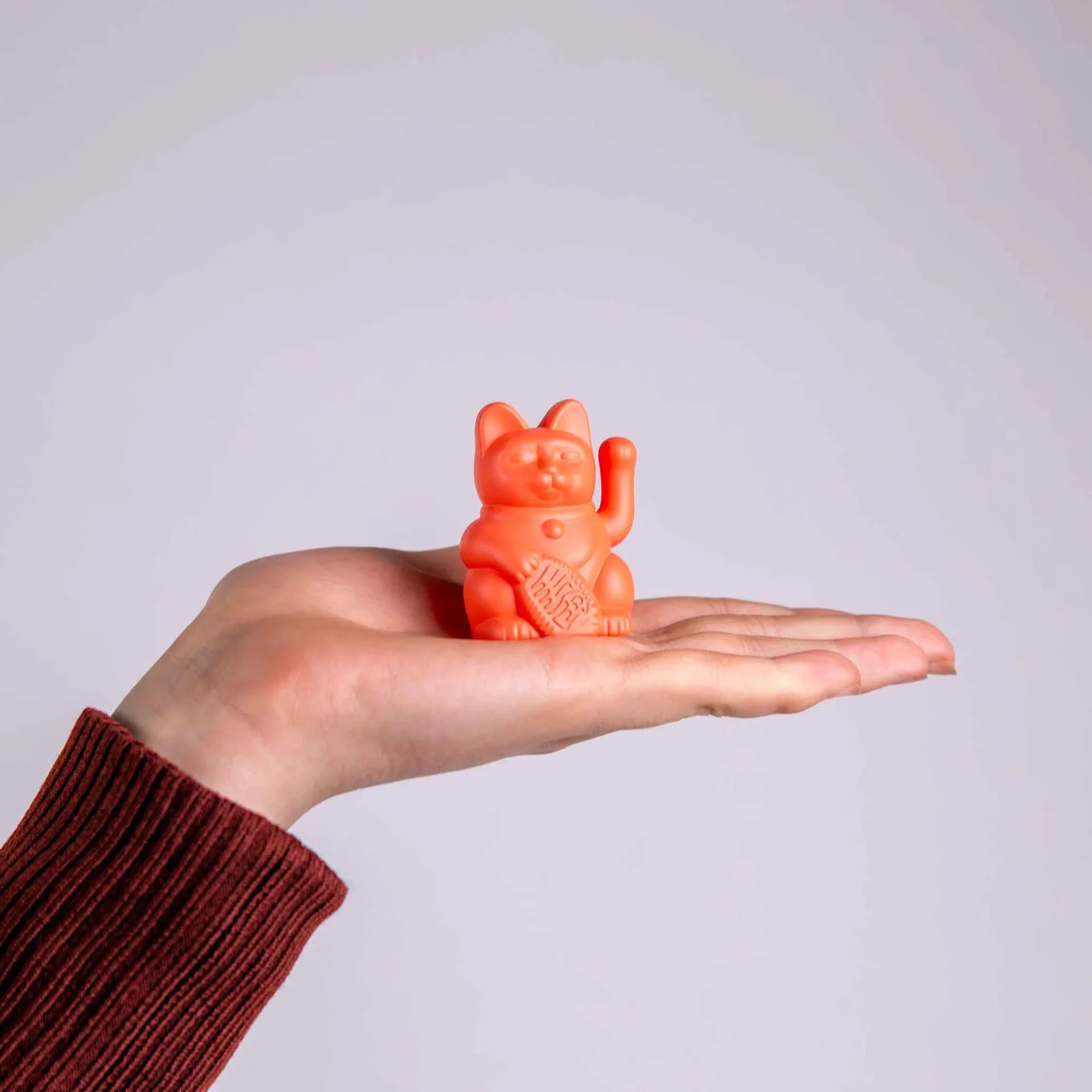 Mini gatto fortunato arancione solare al neon