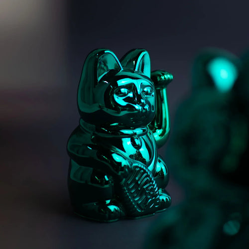 Chat Chanceux Vert Brillant - Cosmic Edition Uranus - Maneki Neko - vue de côté - Donkey