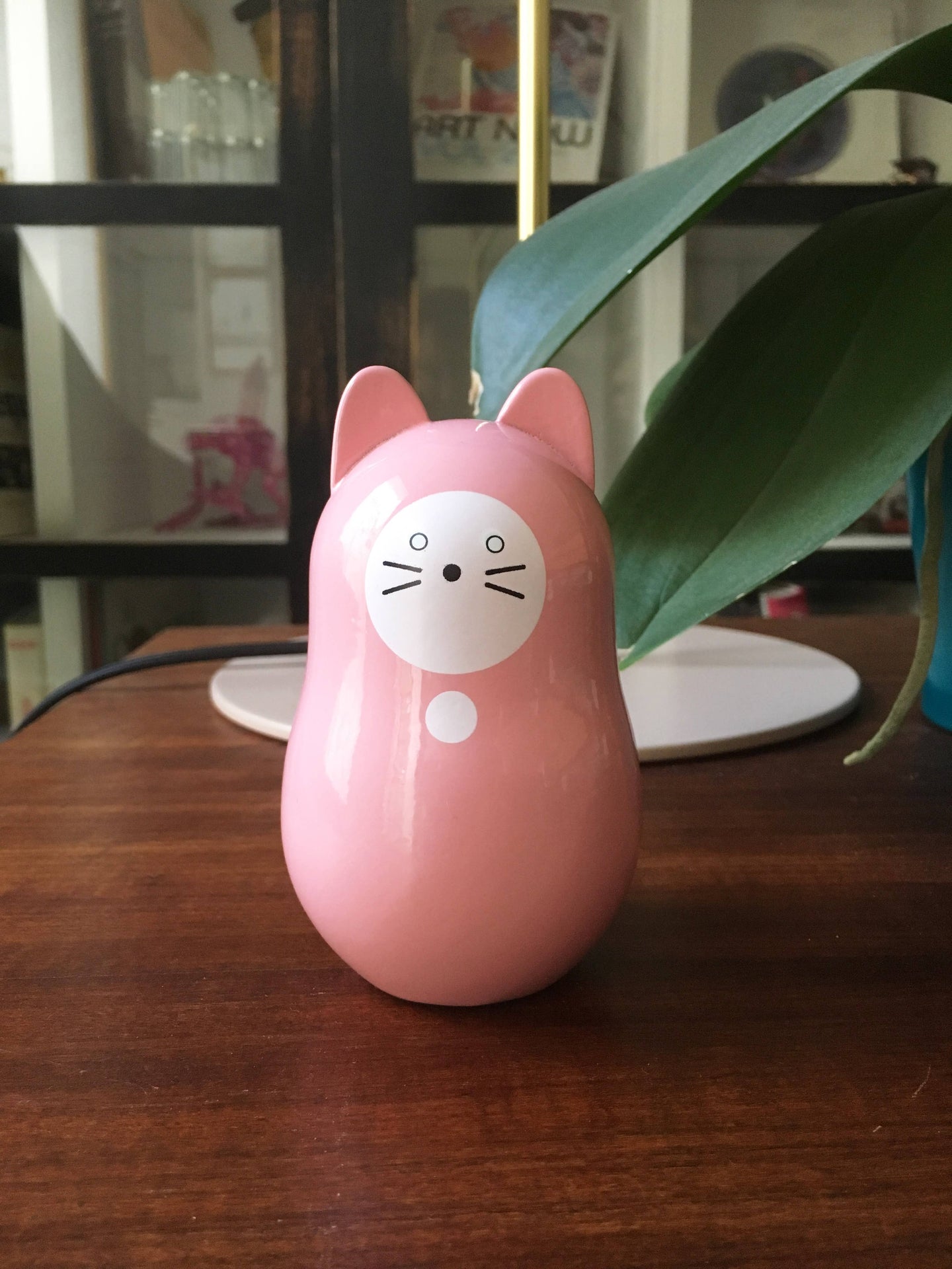 Rosa Daruma-Katze „Liebe“