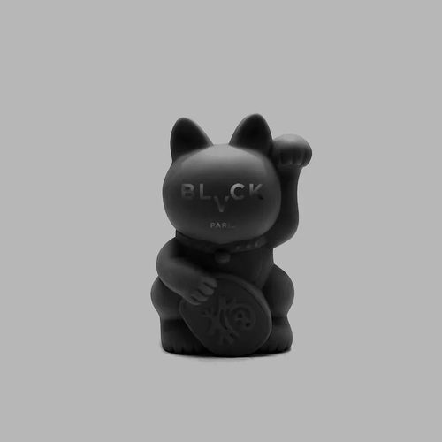 Lucky Cat BLVCK Black - Maneki Neko - hoofdaanzicht - Blvck-paris