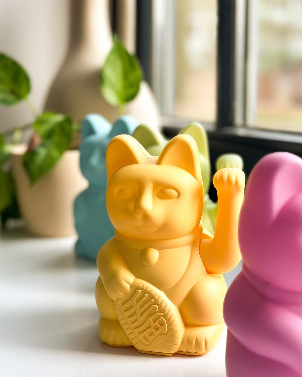 Gatto fortunato rosa brillante