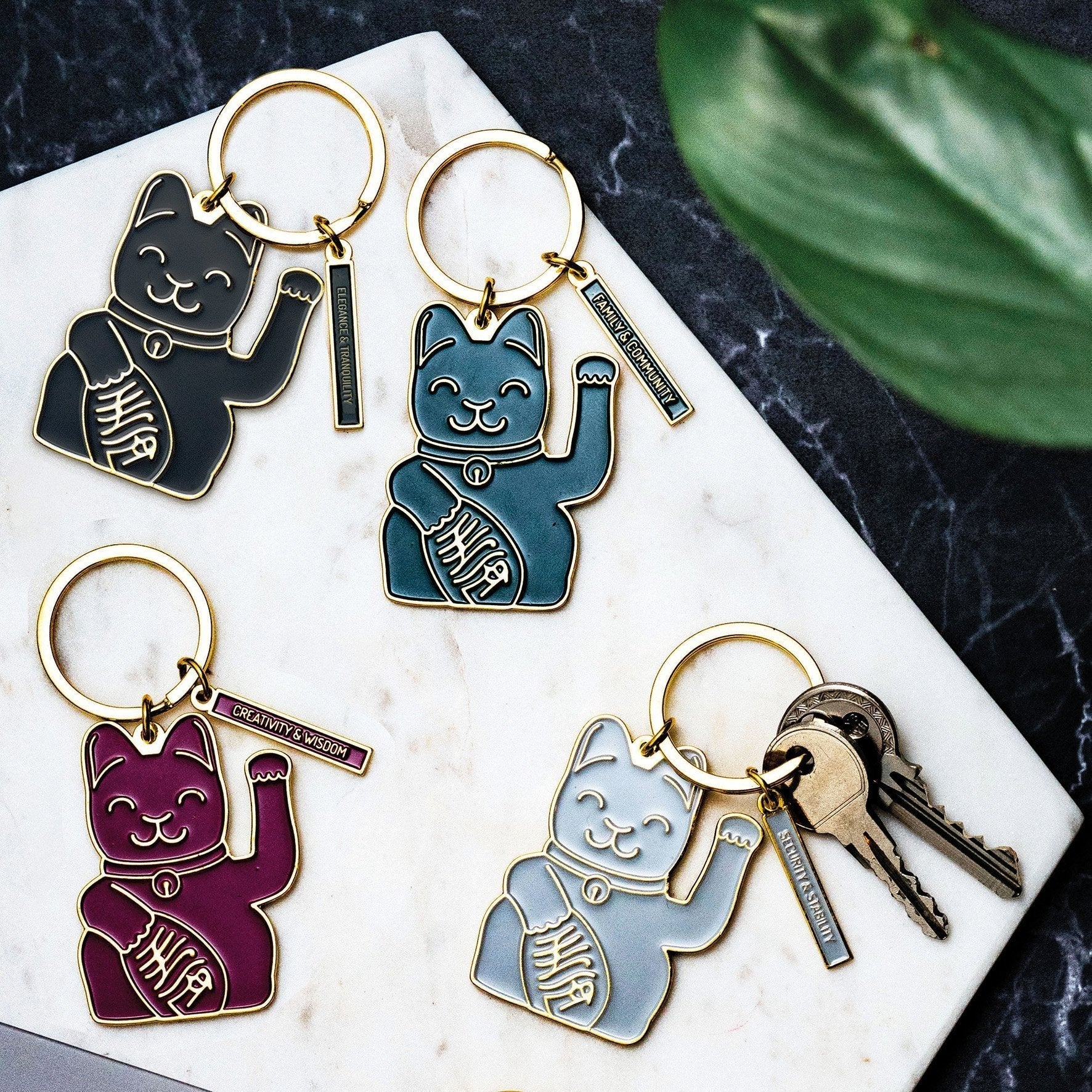 porte-cles-chat-chanceux-violet-donkey 