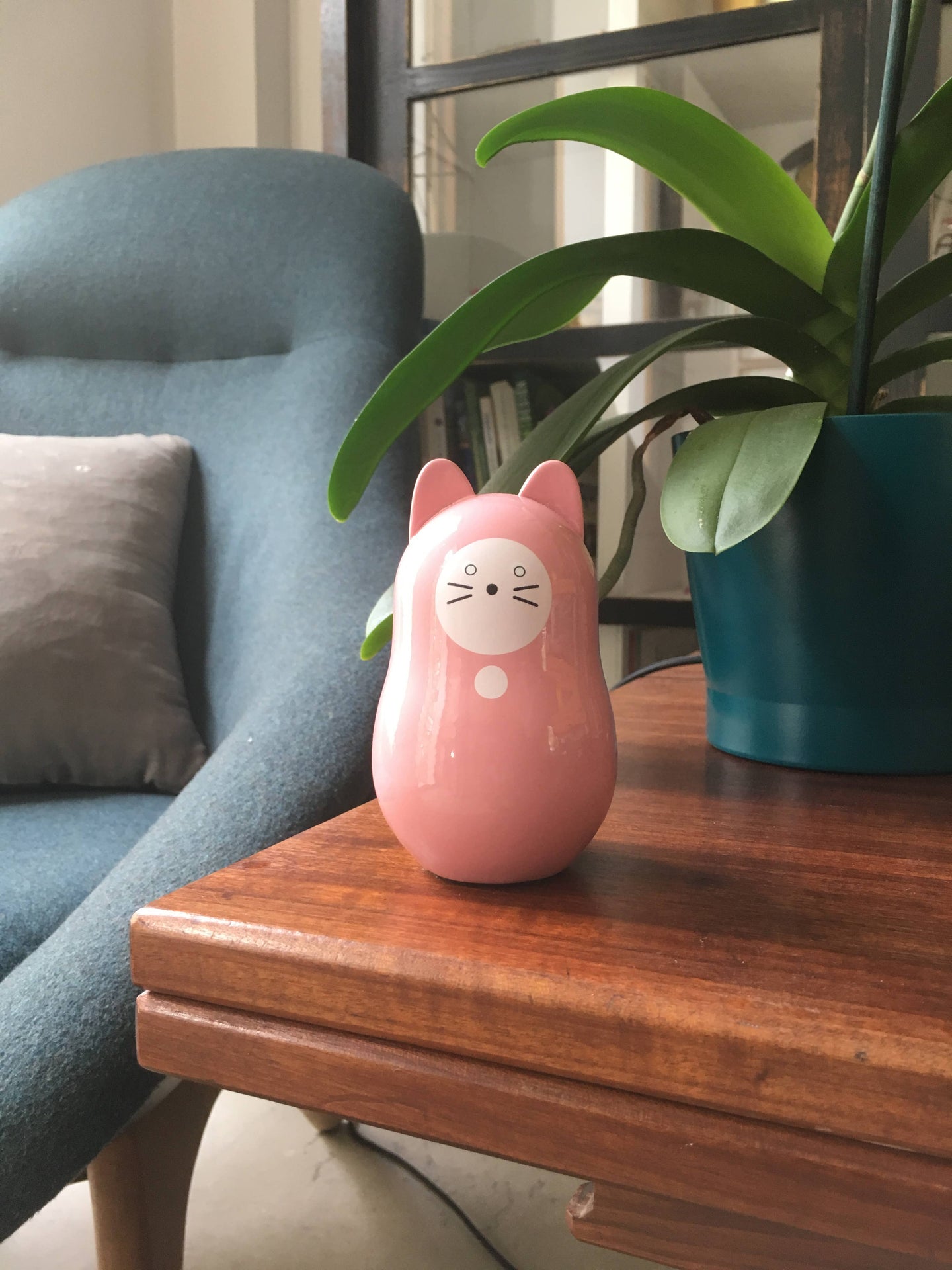 Rosa Daruma-Katze „Liebe“