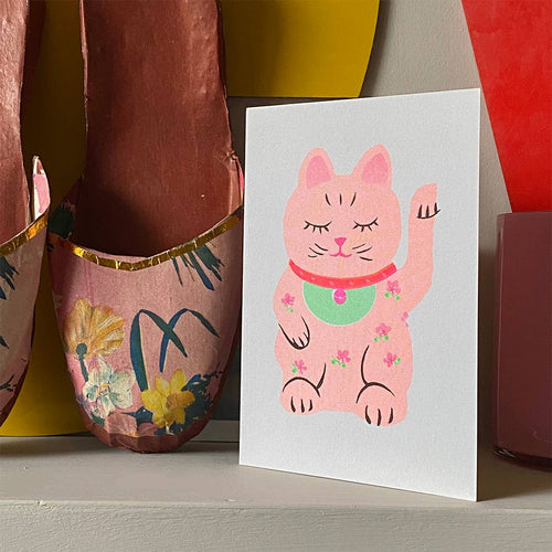 Carte Riso - Chat Chanceux - Maneki Neko - vue de côté - Petra-boase-ltd